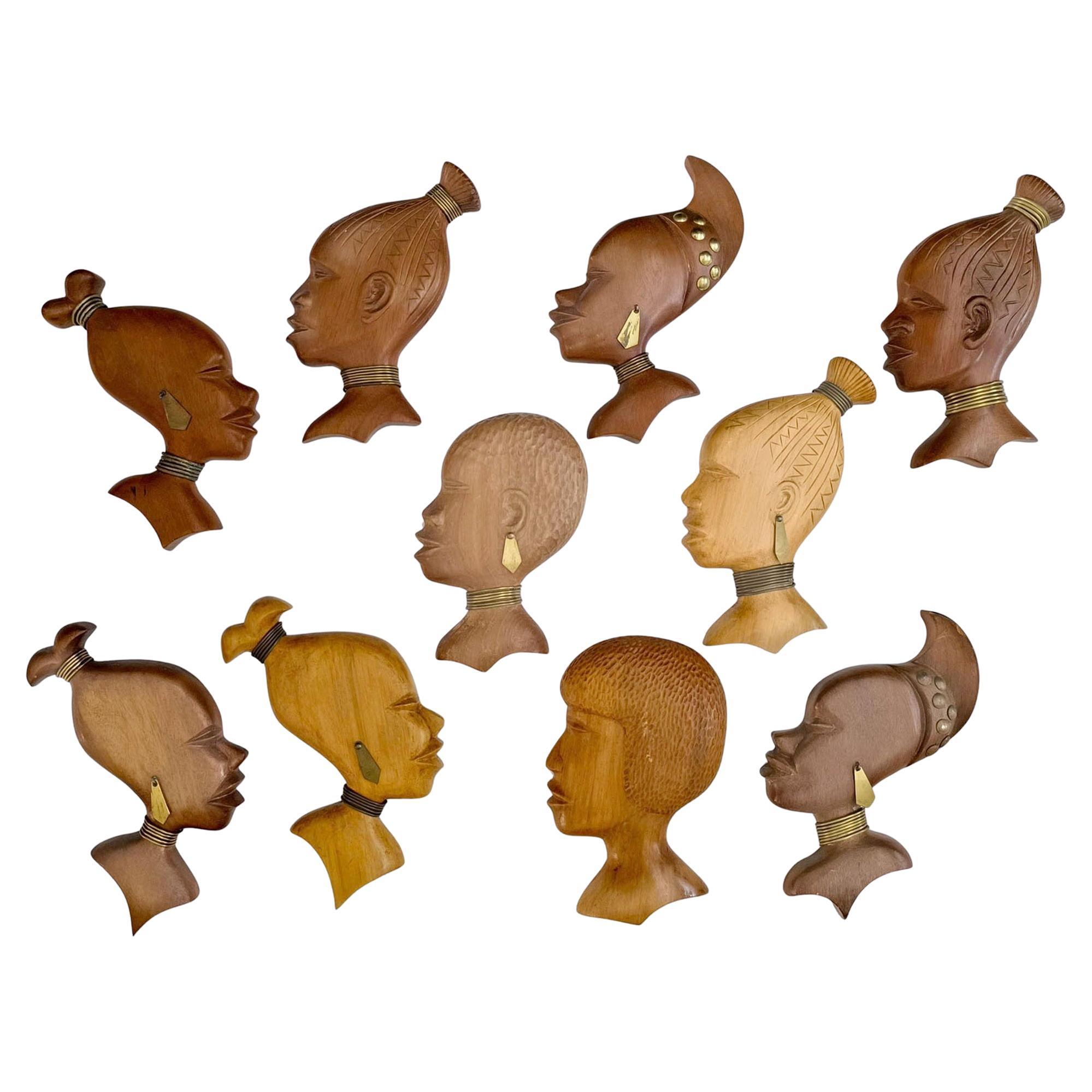 Afrikanisch geschnitzt  Hölzerne Frauenköpfe im Tribal-Stil. im Angebot