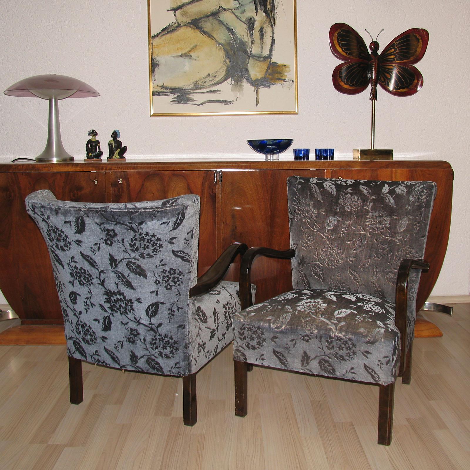 Sculpté Paire de fauteuils danois modernes Wingback dans le style d'Alfred Christensen en vente