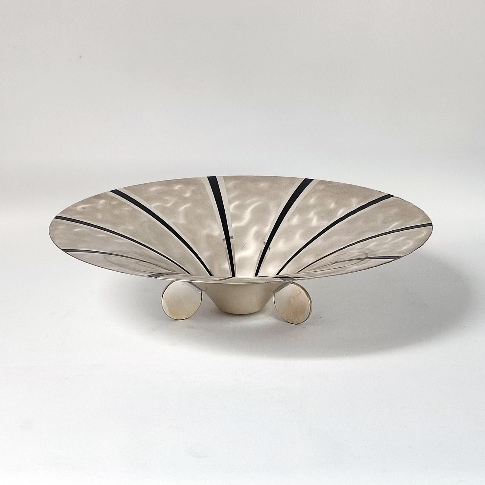 Metà XX secolo Ciotola Art Deco grande WMF Ikora placcata in argento, pezzo centrale in vendita