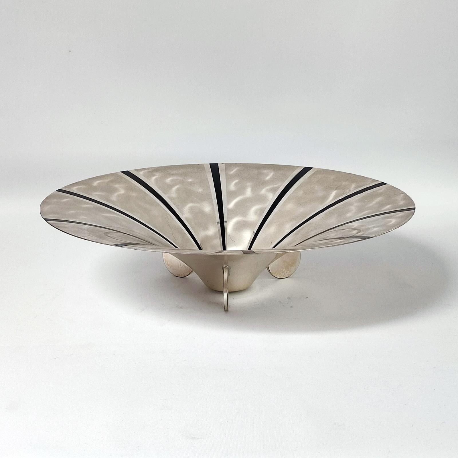 Placcato argento Ciotola Art Deco grande WMF Ikora placcata in argento, pezzo centrale in vendita