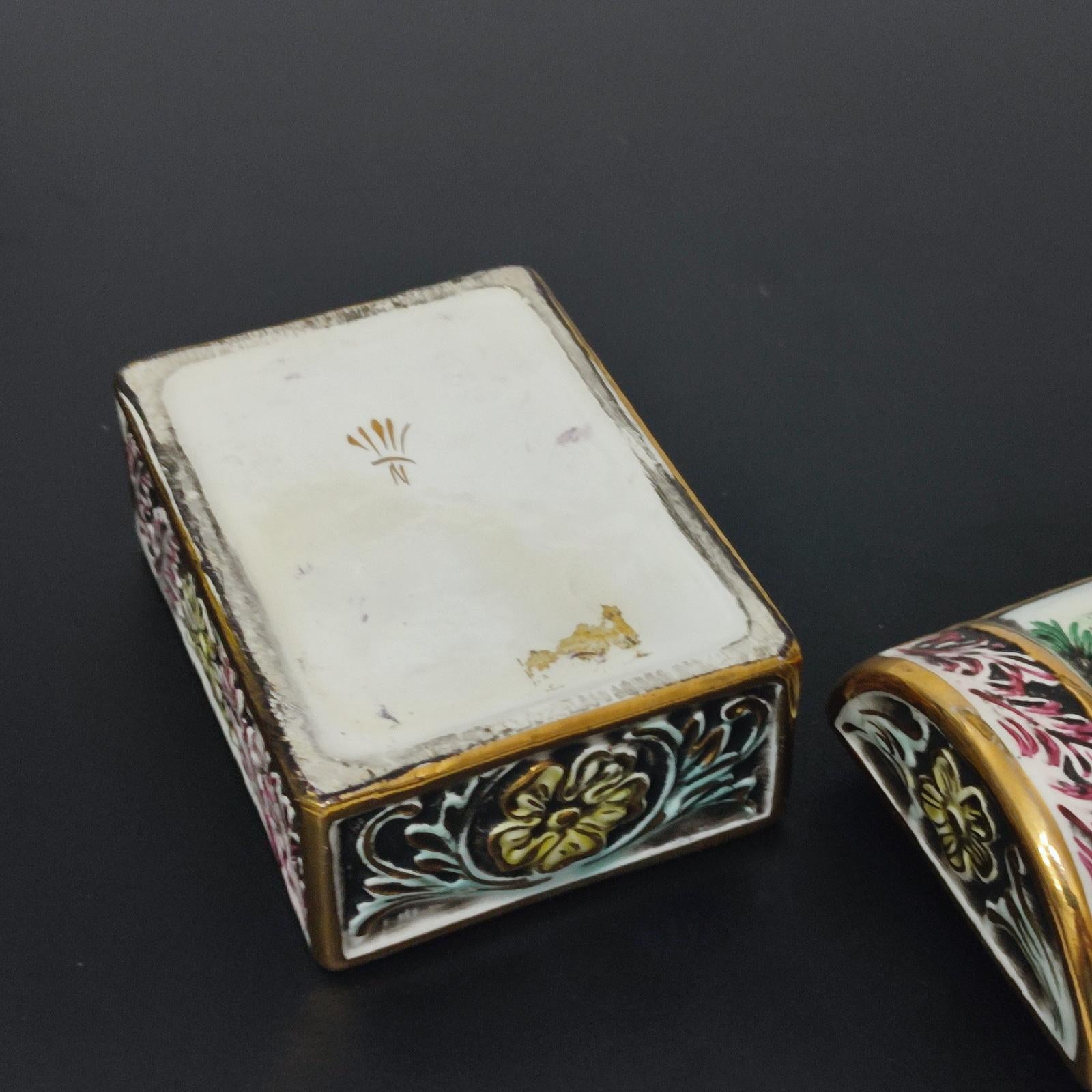 Coffre en porcelaine de Capodimonte, boîte à bijoux, Italie Milieu du XXe siècle en vente 4
