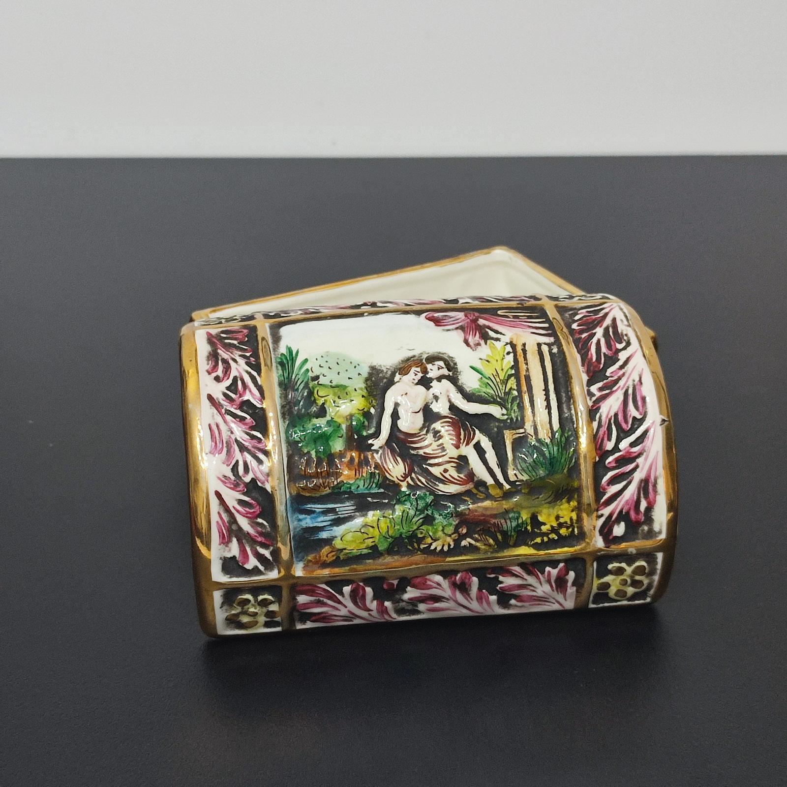Coffre en porcelaine de Capodimonte, boîte à bijoux, Italie Milieu du XXe siècle en vente 2