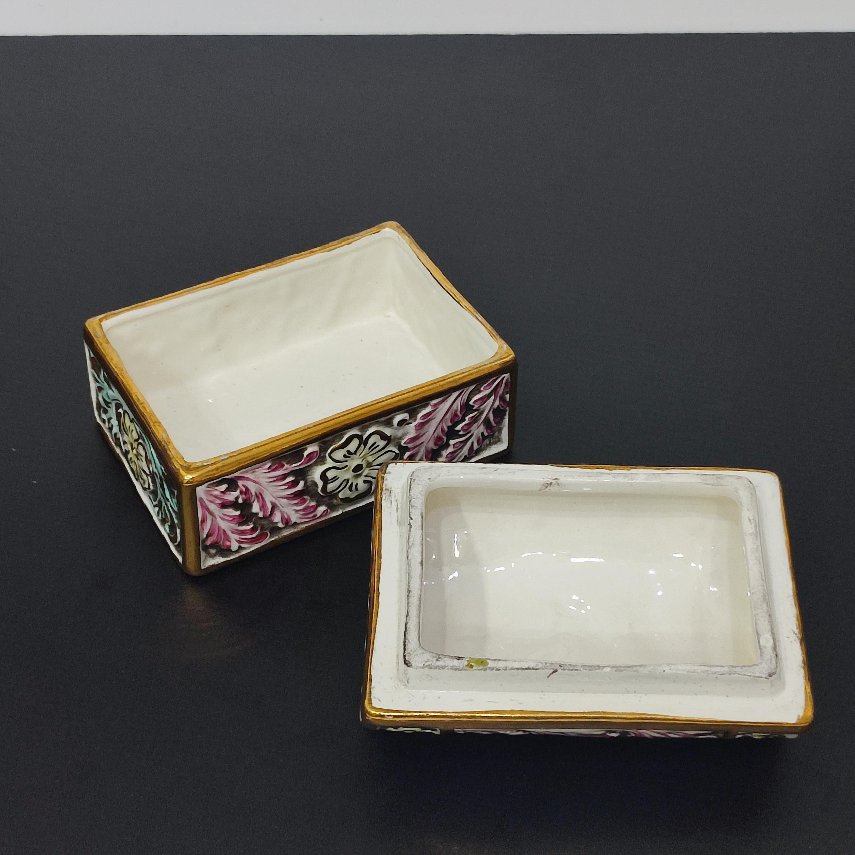 Coffre en porcelaine de Capodimonte, boîte à bijoux, Italie Milieu du XXe siècle en vente 3