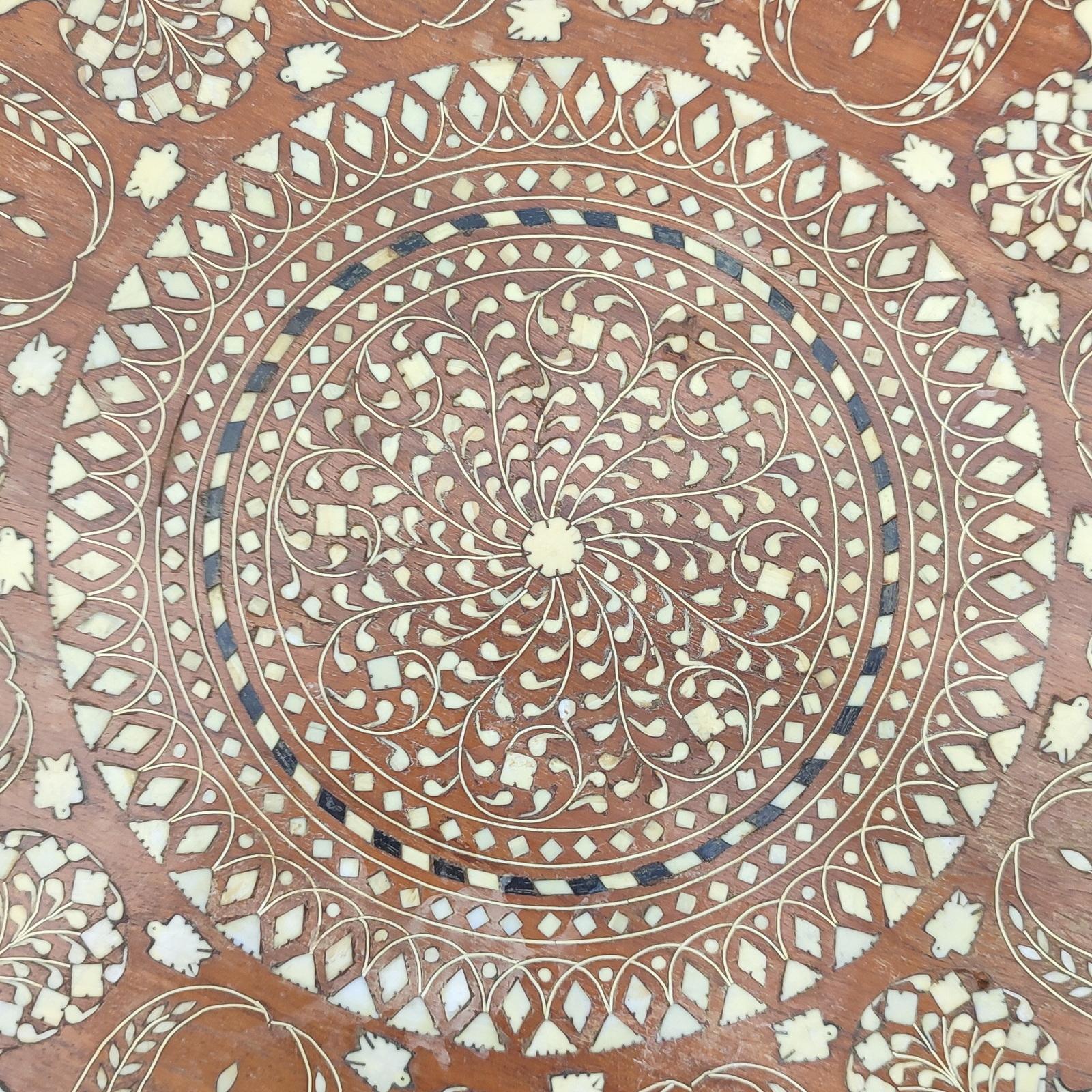 20th Century Anglo Indian Carved Wood and Inlaid Round Table with Elephants For Sale