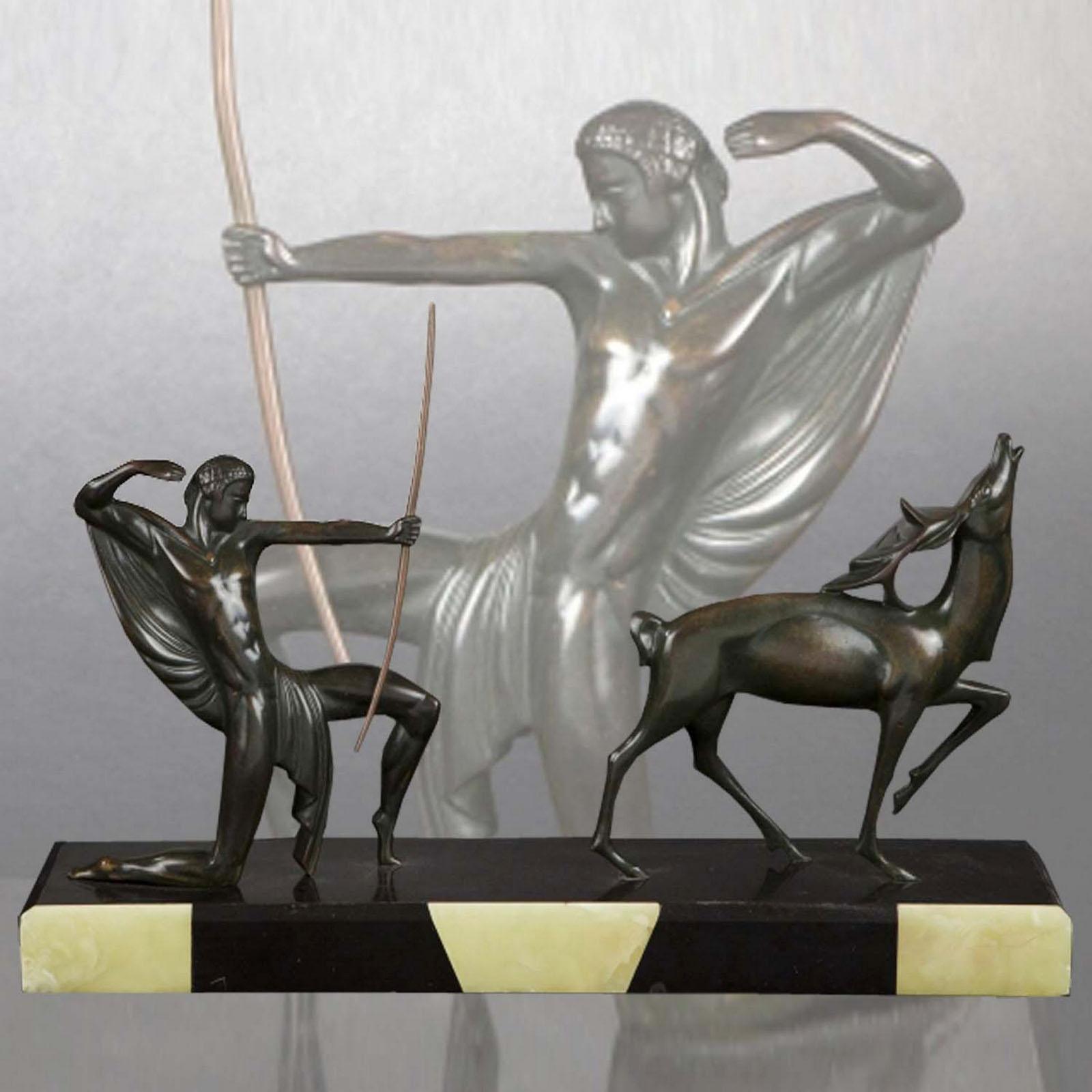 Un eccezionale e raro **gruppo figurativo francese Art Deco in bronzo dello scultore belga Michel Decoux (1837-1924)**, intitolato *La Chasse