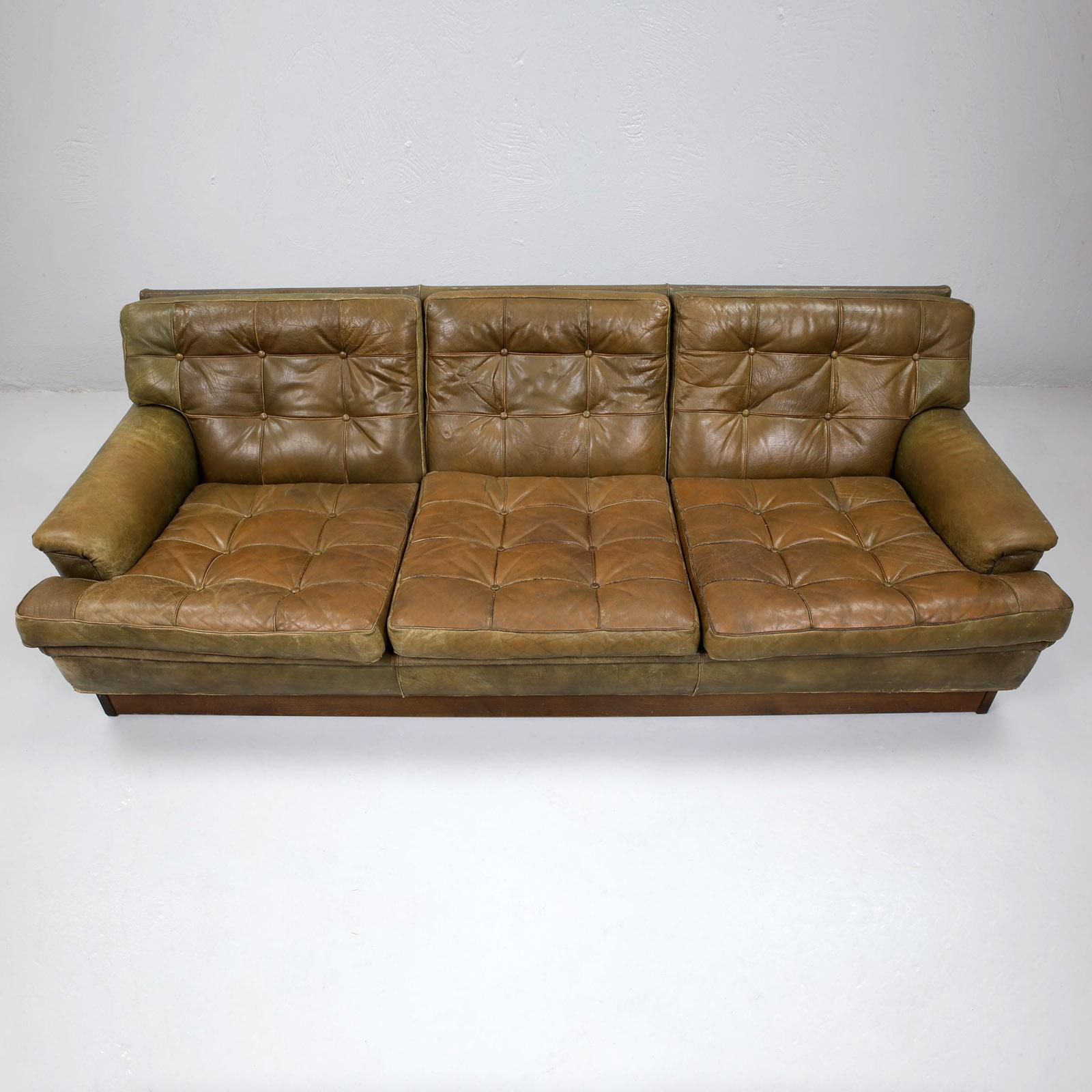Autre Canapé 'Mexico' en cuir vert mousse, 3 places, Danemark années 1960 en vente