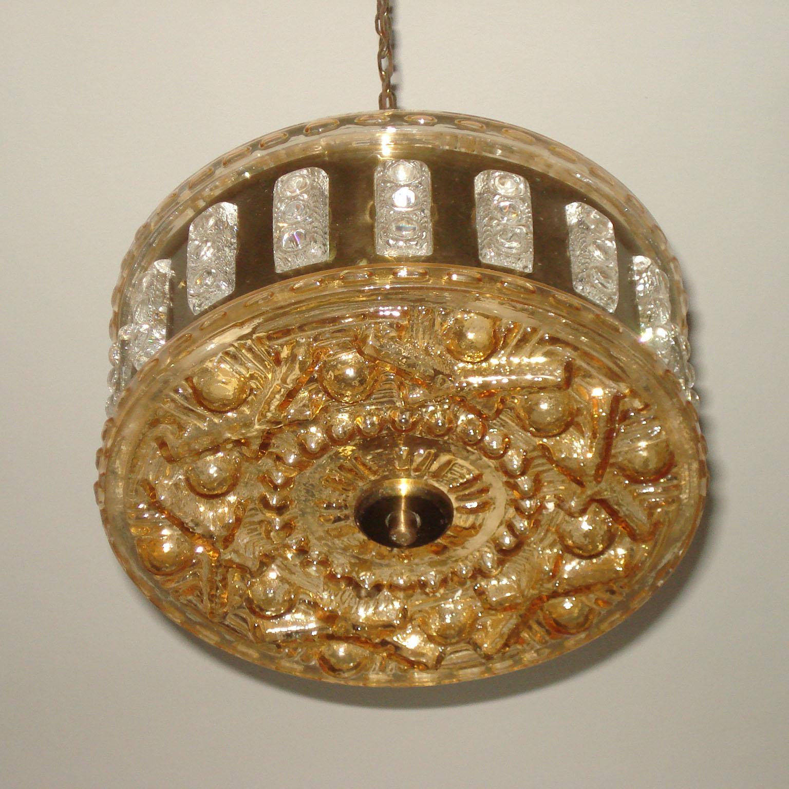 Svedese Lampada a sospensione in ottone e cristallo, metà secolo svedese, stile Carl Fagerlund in vendita