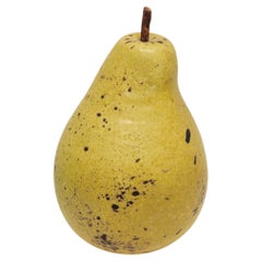 Escultura de pera en gres de Per Hammarström - Artesanía escandinava de taller, 18 cm