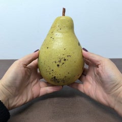 Escultura de pera en gres de Per Hammarström - Artesanía escandinava de taller, 18 cm
