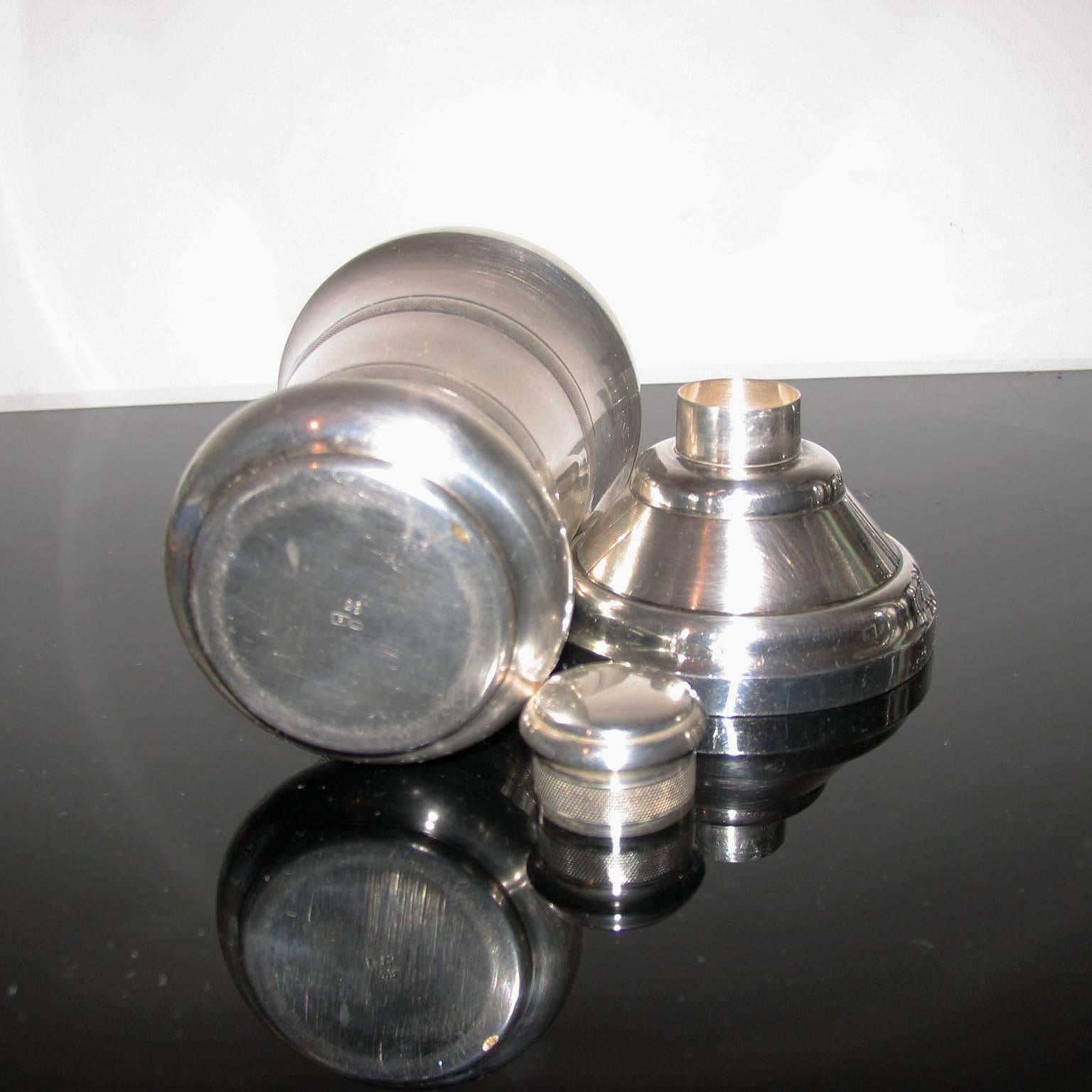 Mid-20th Century Art Deco Silver Plated Cocktail Shaker