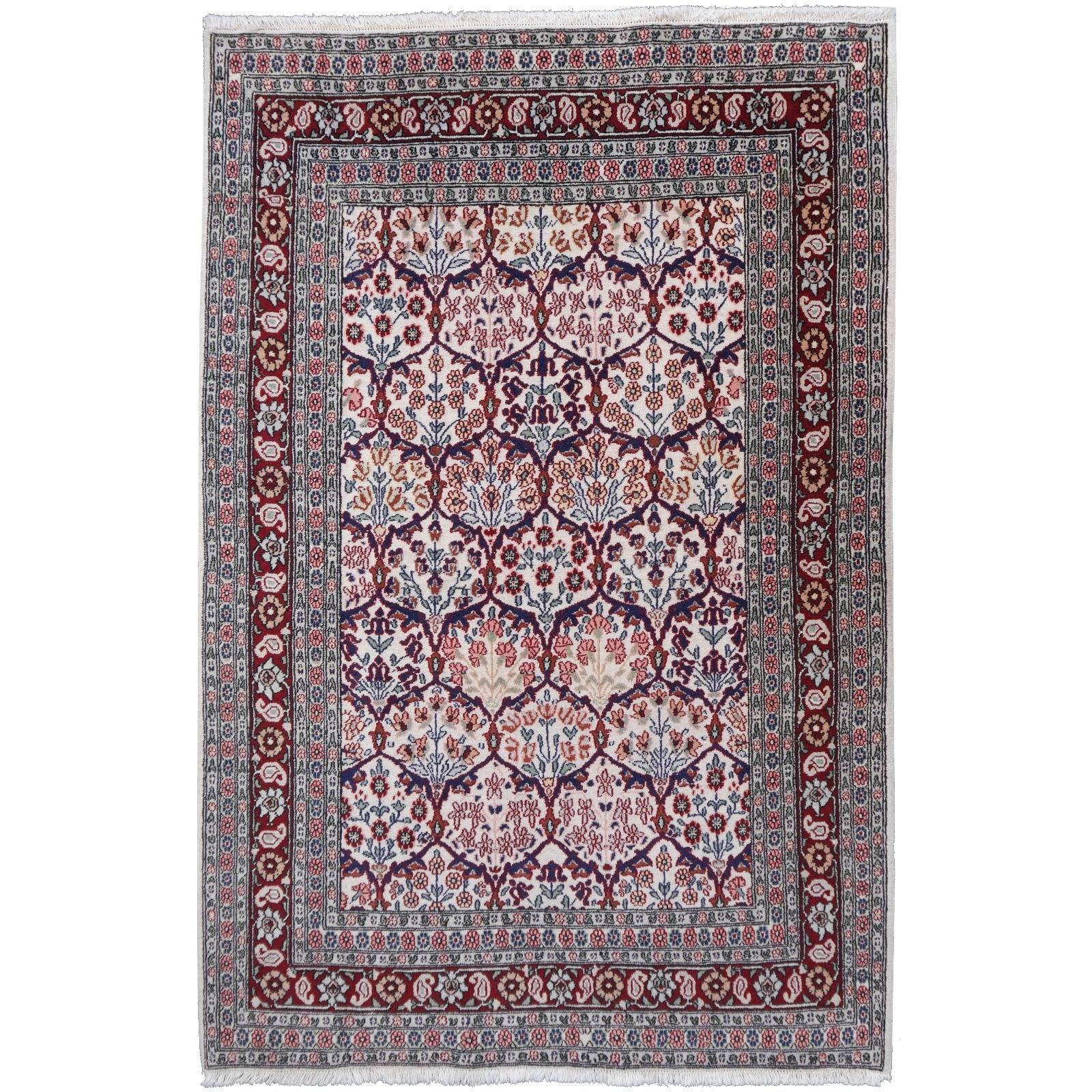 Türkischer Hereke-Teppich im Vintage-Stil, handgeknüpft mit Wassermelon-Design im Angebot