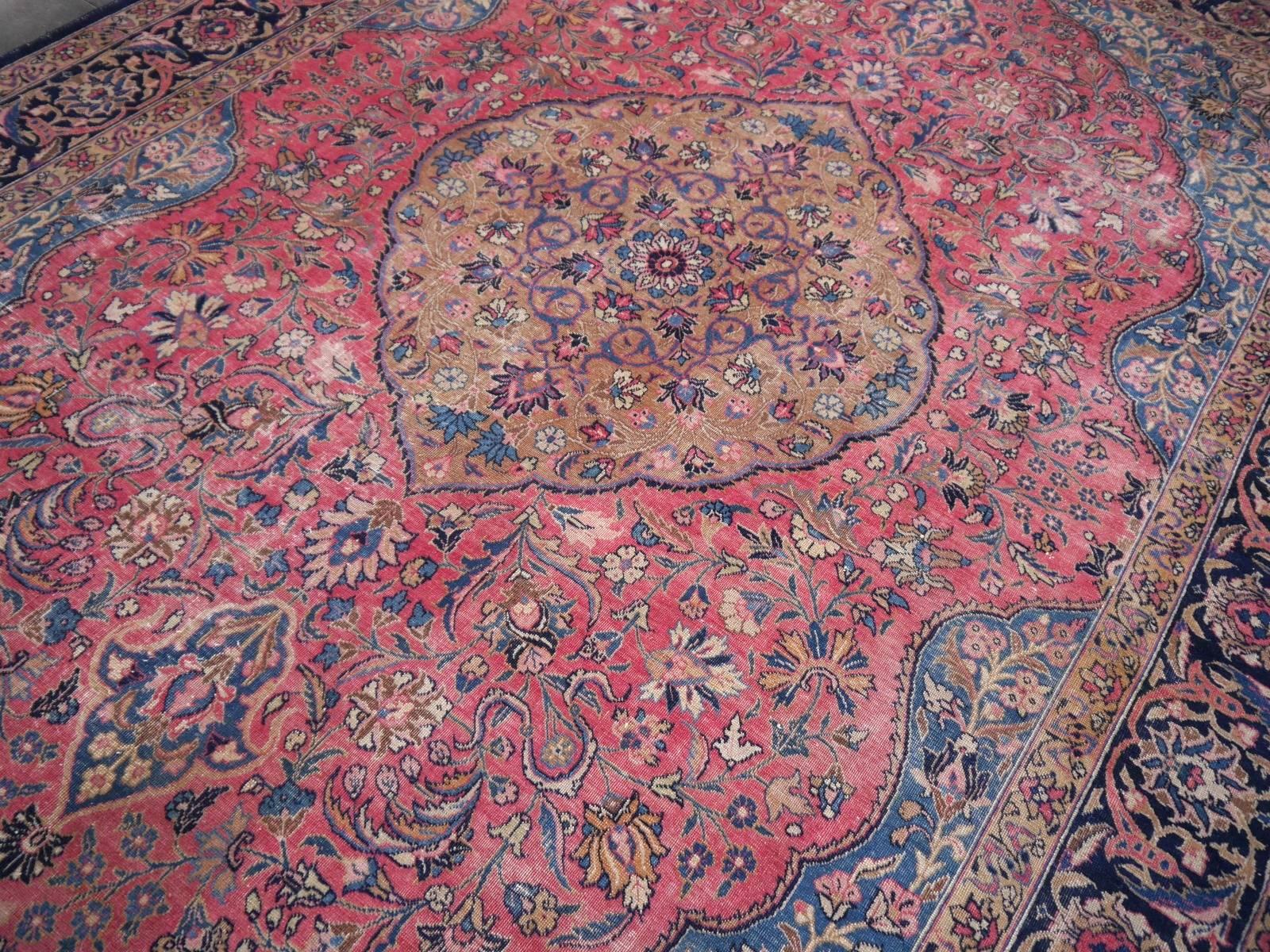 A beautiful antique rug. This unusual colored Carpet has a classic oval center design with is referred to as a style first made by the Haji Jalili workshop. This design affected the classic oriental rugs for decades. The condition of the rug is good
