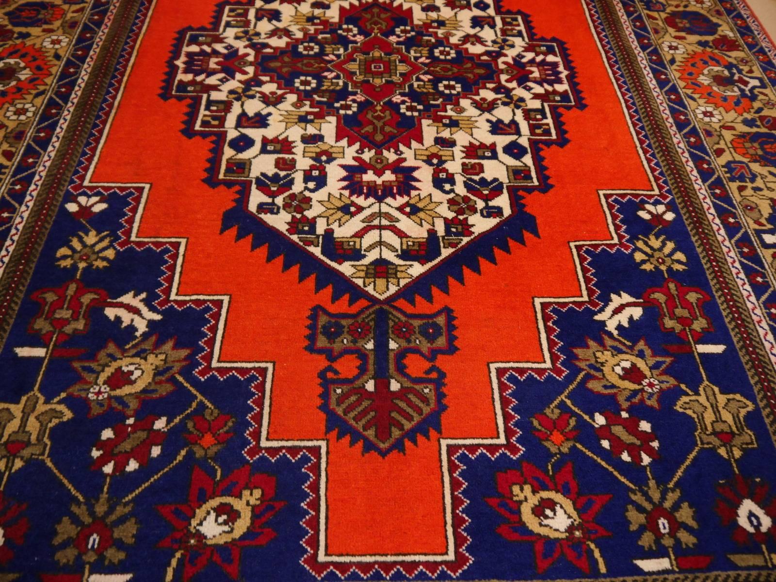 Late 20th Century Vintage Turkish Taspinar Rug hand knotted blue and orange For Sale