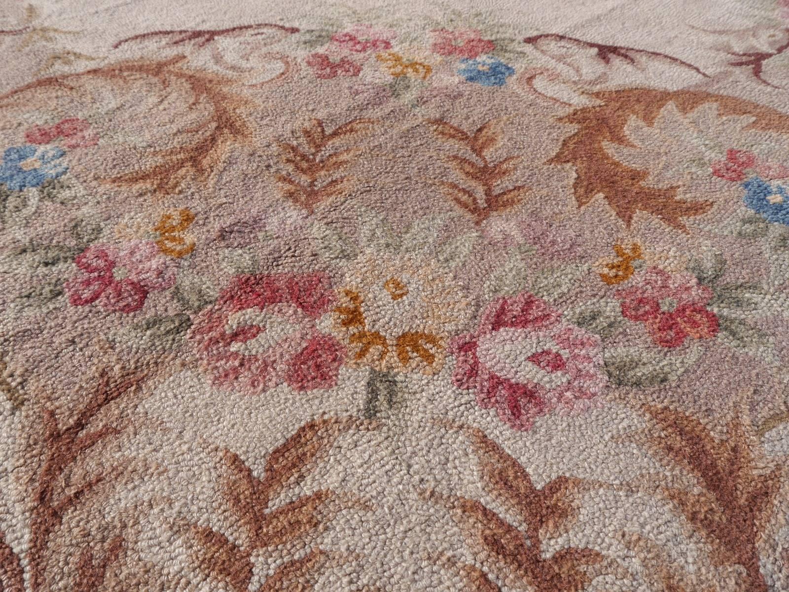 1920s Needlepoint European Rug Arts and Crafts Period/Savonnerie Design In Good Condition For Sale In Lohr, Bavaria, DE