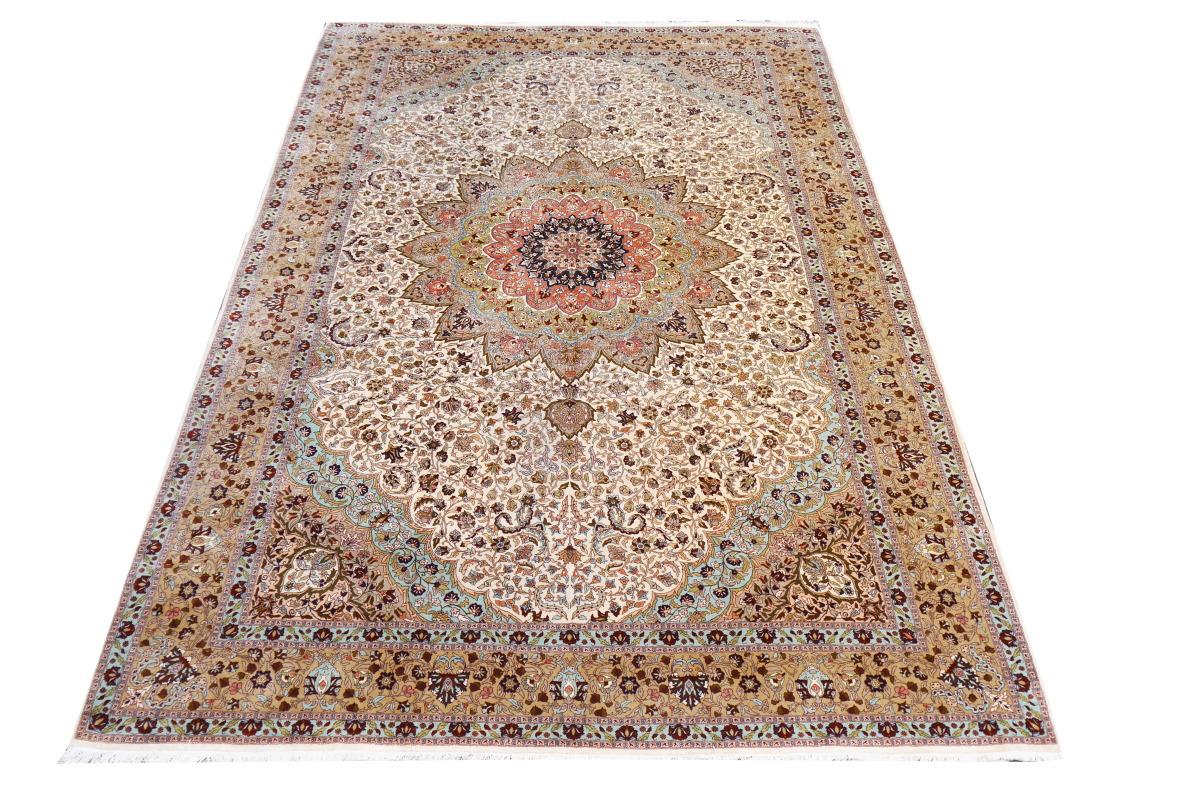 Elegant tapis en laine Hereke des années 1970 - 500 x 330 cm (16.4 x 10.8 ft / 193.7 x 129.9 inches)

Ce magnifique tapis de laine mesure environ 500 cm sur 330 cm, soit environ 16,4 pieds sur 10,8 pieds ou 193,7 pouces sur 129,9 pouces. Il présente