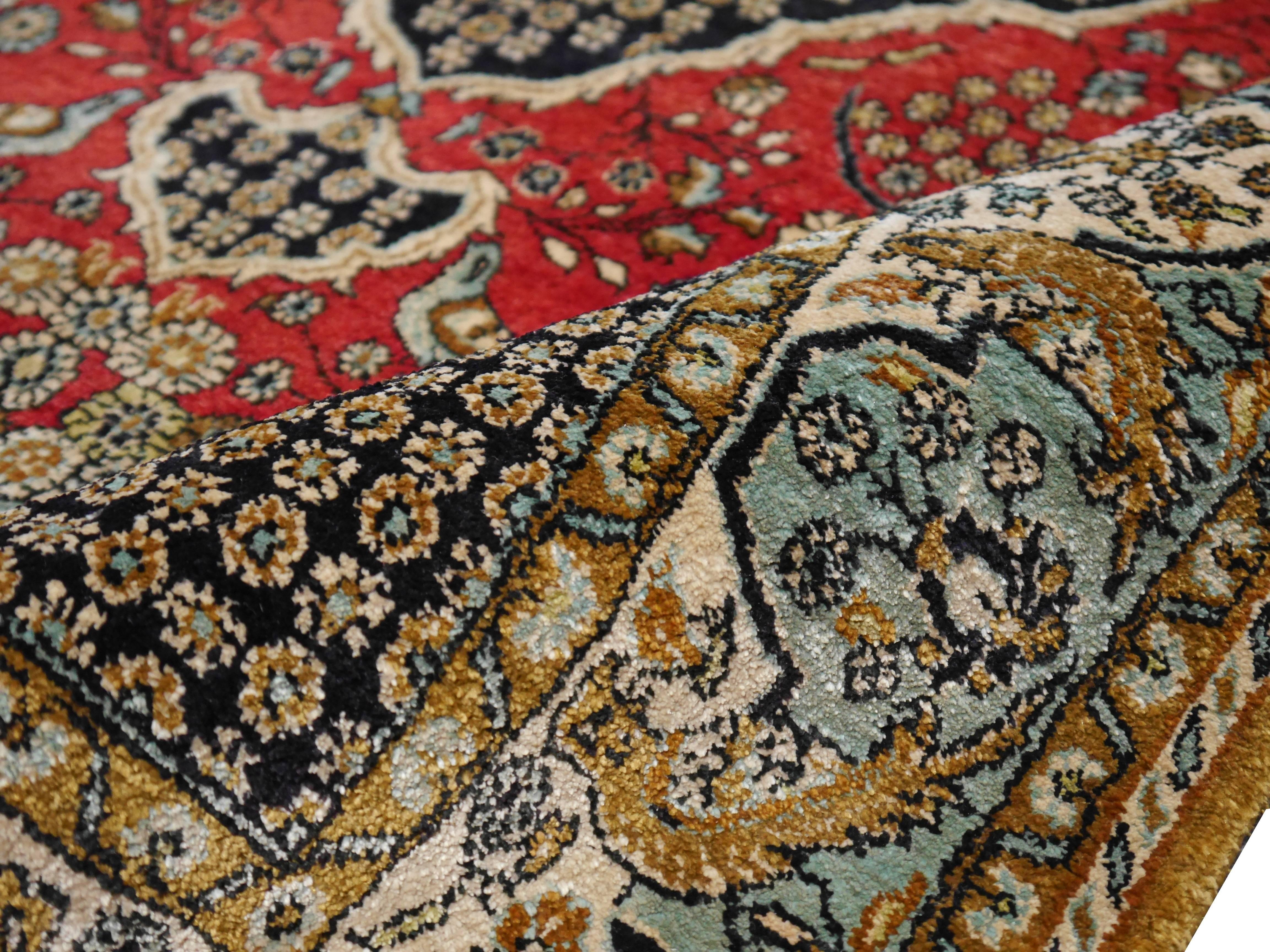 Persian Rug Qum Silk / Vintage Mid-Century Silk Rug In Excellent Condition In Lohr, Bavaria, DE