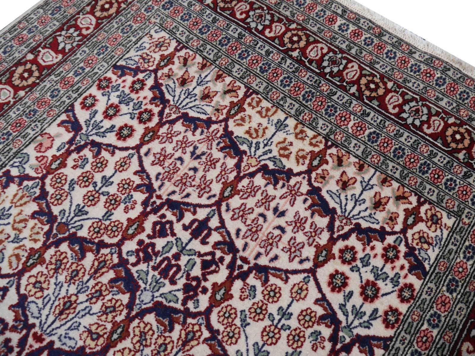 Türkischer Hereke-Teppich im Vintage-Stil, handgeknüpft mit Wassermelon-Design (Handgeknüpft) im Angebot