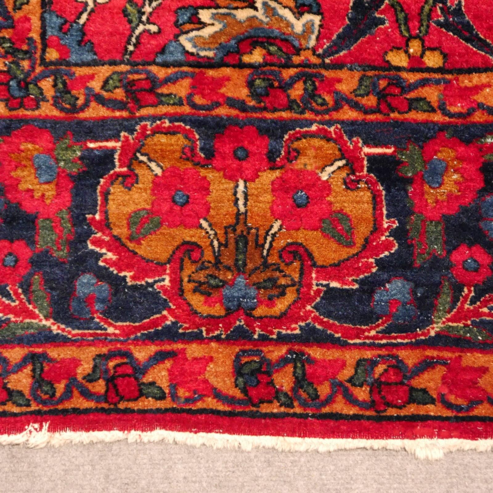 Antiker indischer Agra-Teppich, handgeknüpft, rot-blau-gold (Handgeknüpft) im Angebot