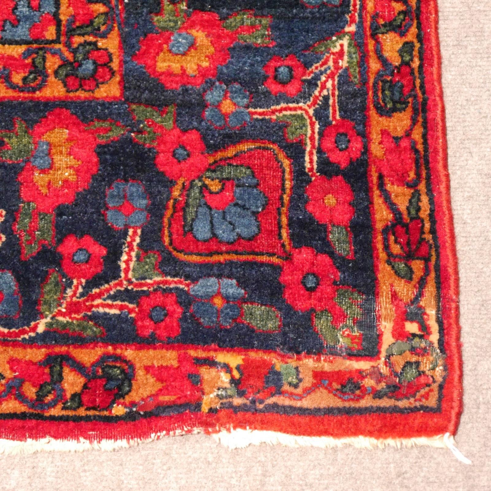 Antiker indischer Agra-Teppich, handgeknüpft, rot-blau-gold im Zustand „Relativ gut“ im Angebot in Lohr, Bavaria, DE
