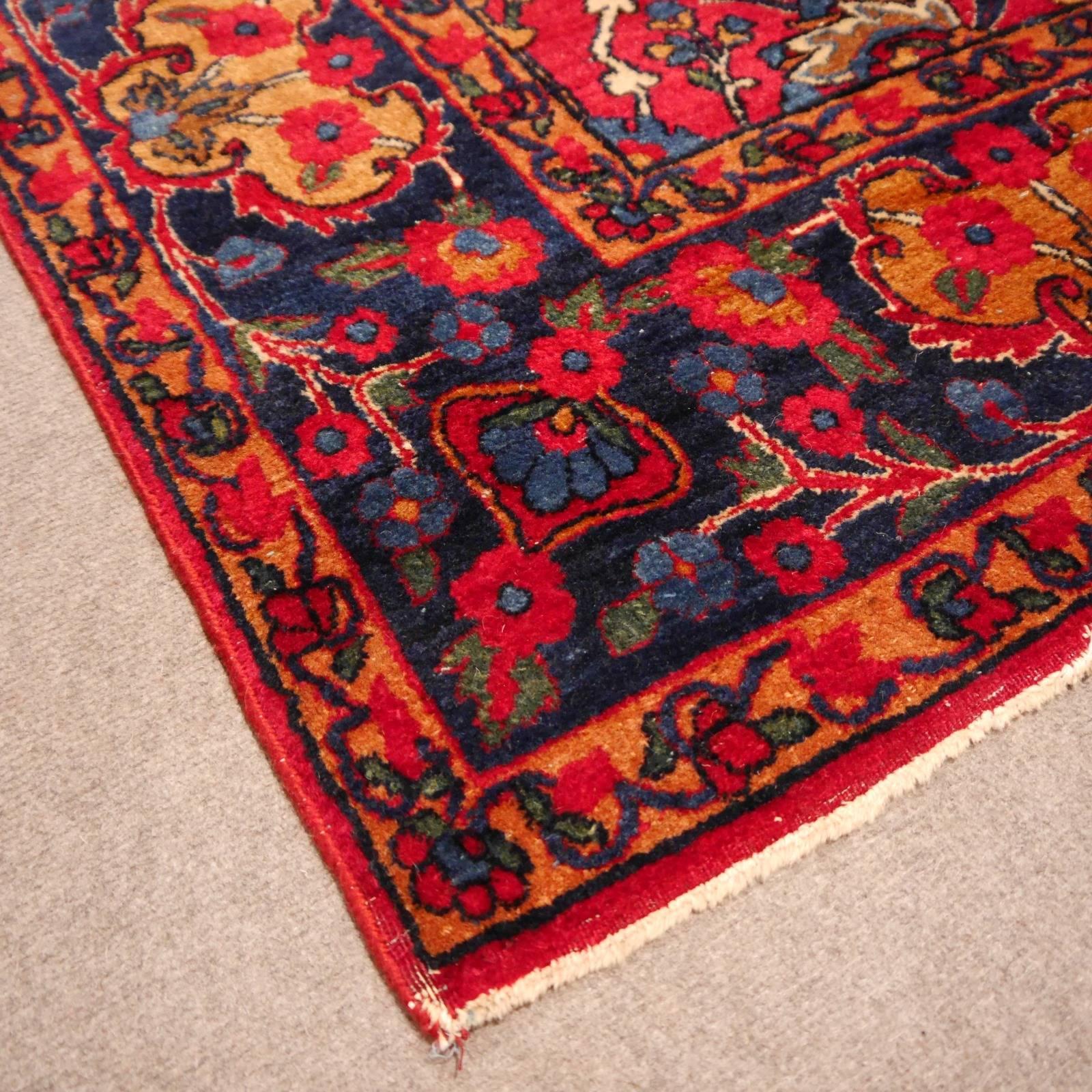 Antiker indischer Agra-Teppich, handgeknüpft, rot-blau-gold (Wolle) im Angebot