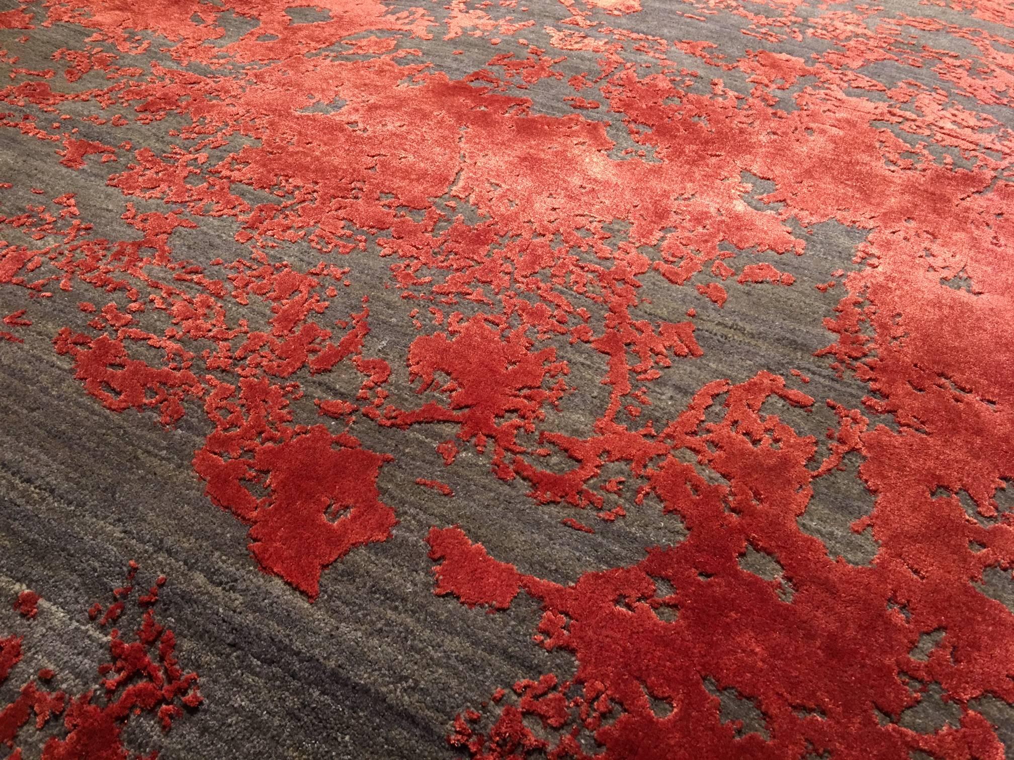 Contemporary Modern Design Rug Grey and Red In Excellent Condition In Lohr, Bavaria, DE