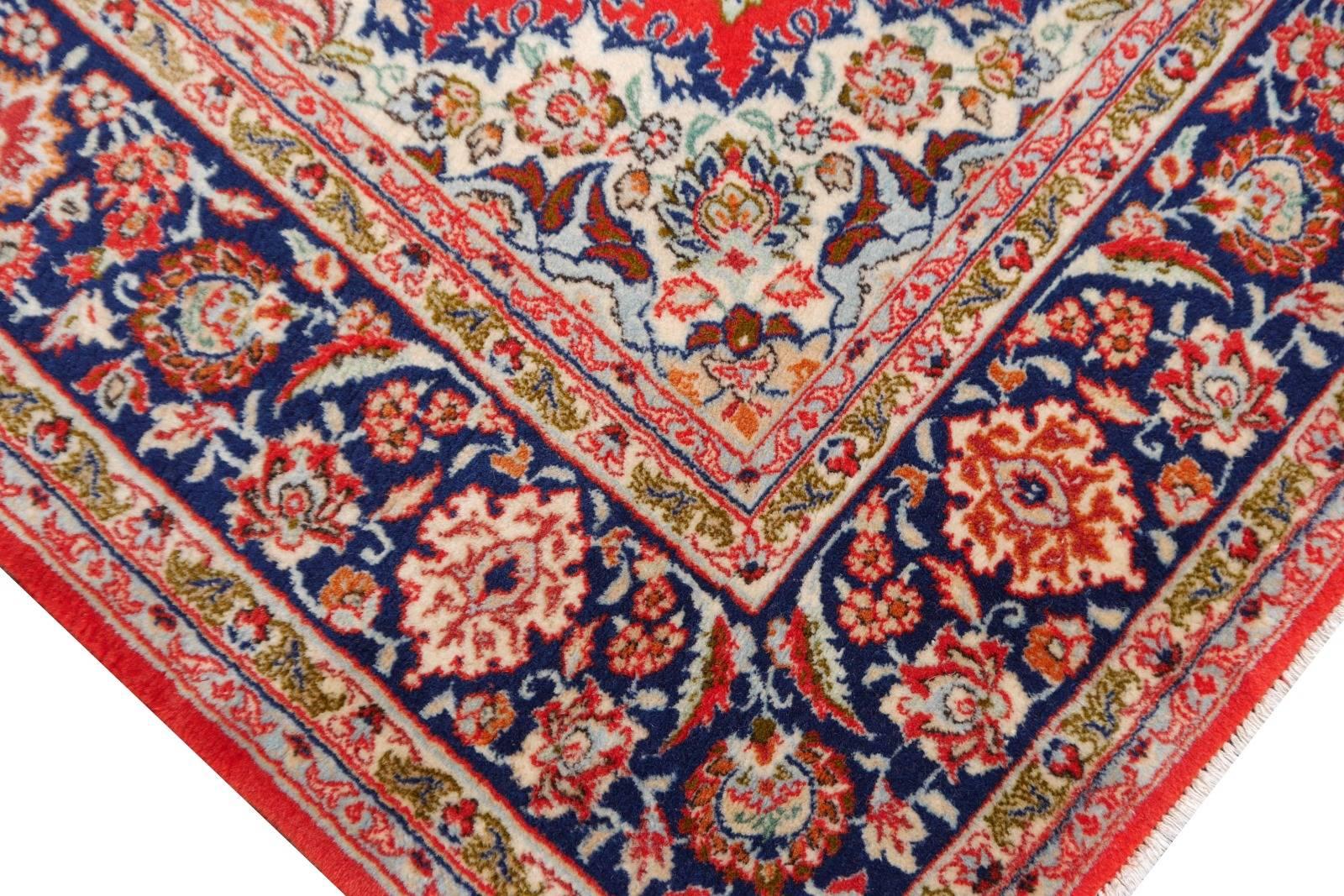 This fine hand-knotted Persian rug was made in the city of Isfahan / Esfahan in central Iran. Isfahan rugs are well-known for their fine and skilful detailed work. This rug was made in the 1970-1980 and is in very good condition. It has about 600