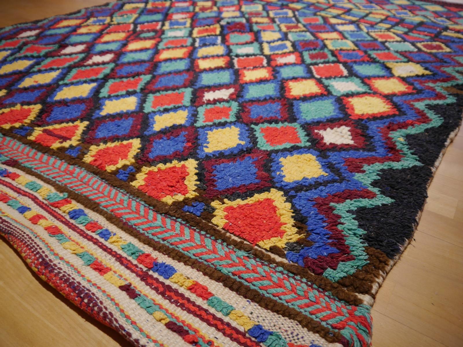 Beautiful bifurcated vintage Berber rug from the Atlas Mountains. Good full pile condition, all edges original. Great patina and vintage style. Hand-knotted by a tribal woman of the Azilal tribe.

Azilal vintage berber rug from Morocco 7.7 x 5.1 ft