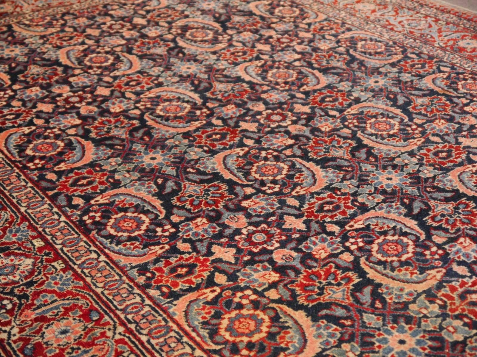 Antique Rug Mahi Design Haji Style Blue and Red Allover In Good Condition For Sale In Lohr, Bavaria, DE