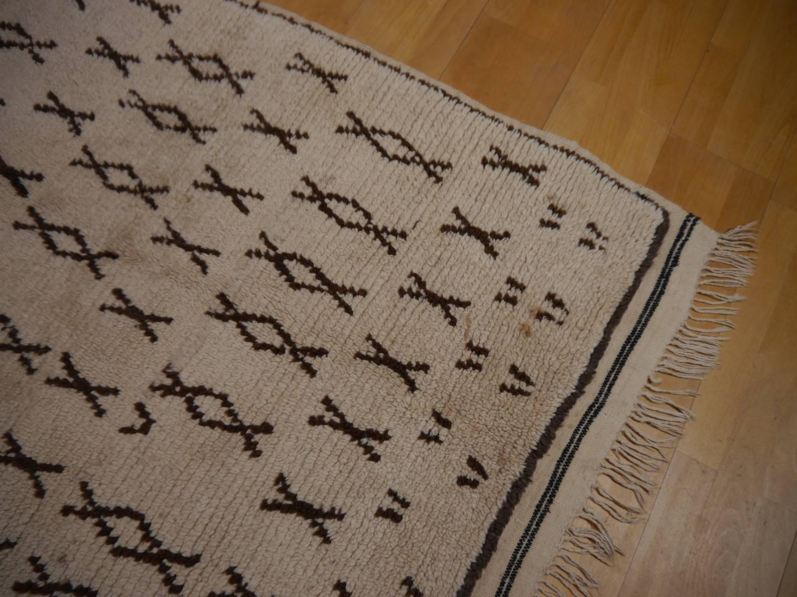 Vintage Moroccan Berber Rug Beige Brown North African Tribal Carpet In Excellent Condition In Lohr, Bavaria, DE