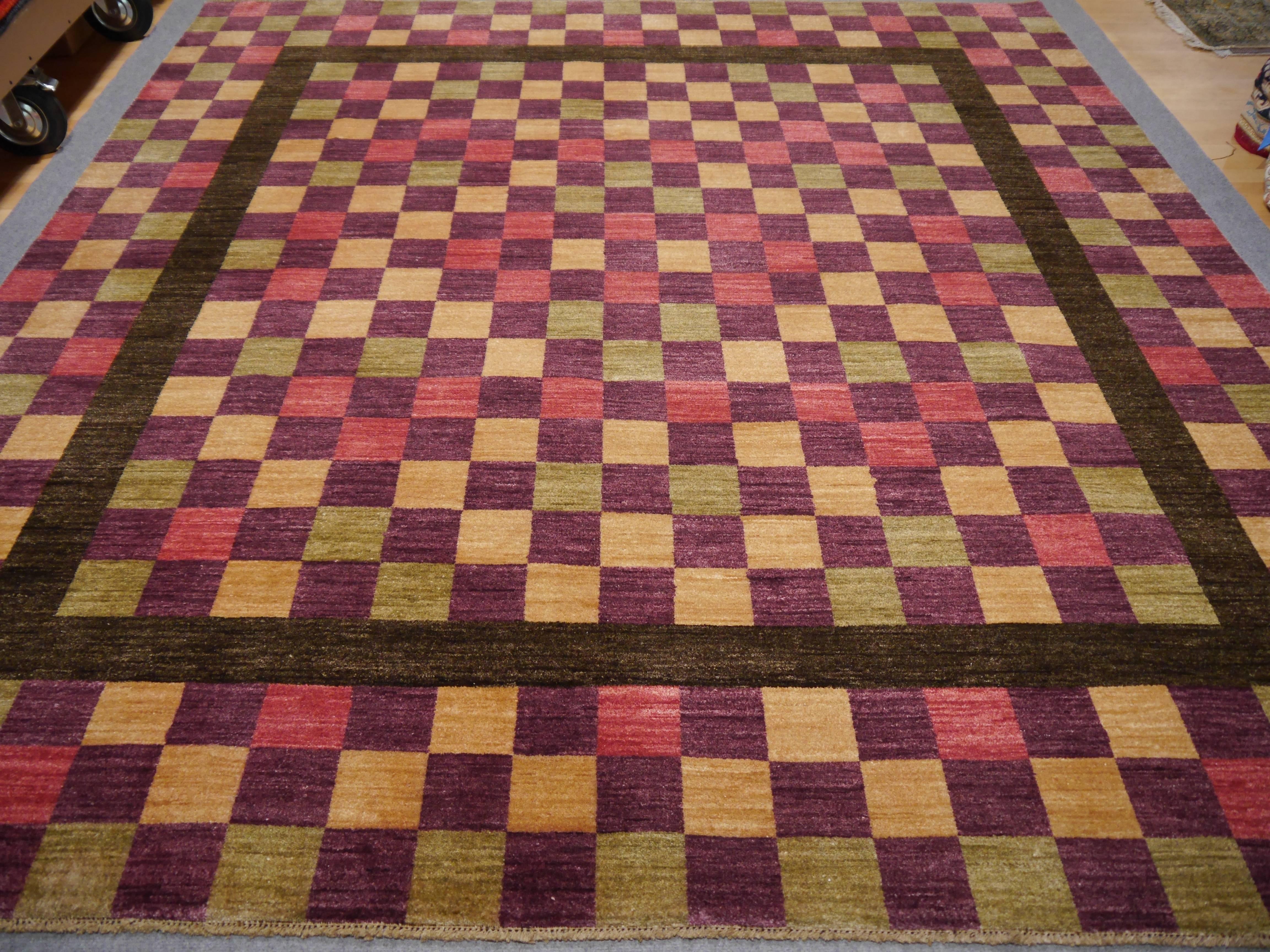 Indien Tapis design moderne noué à la main dans un style scandinave par la Collection Djoharian en vente