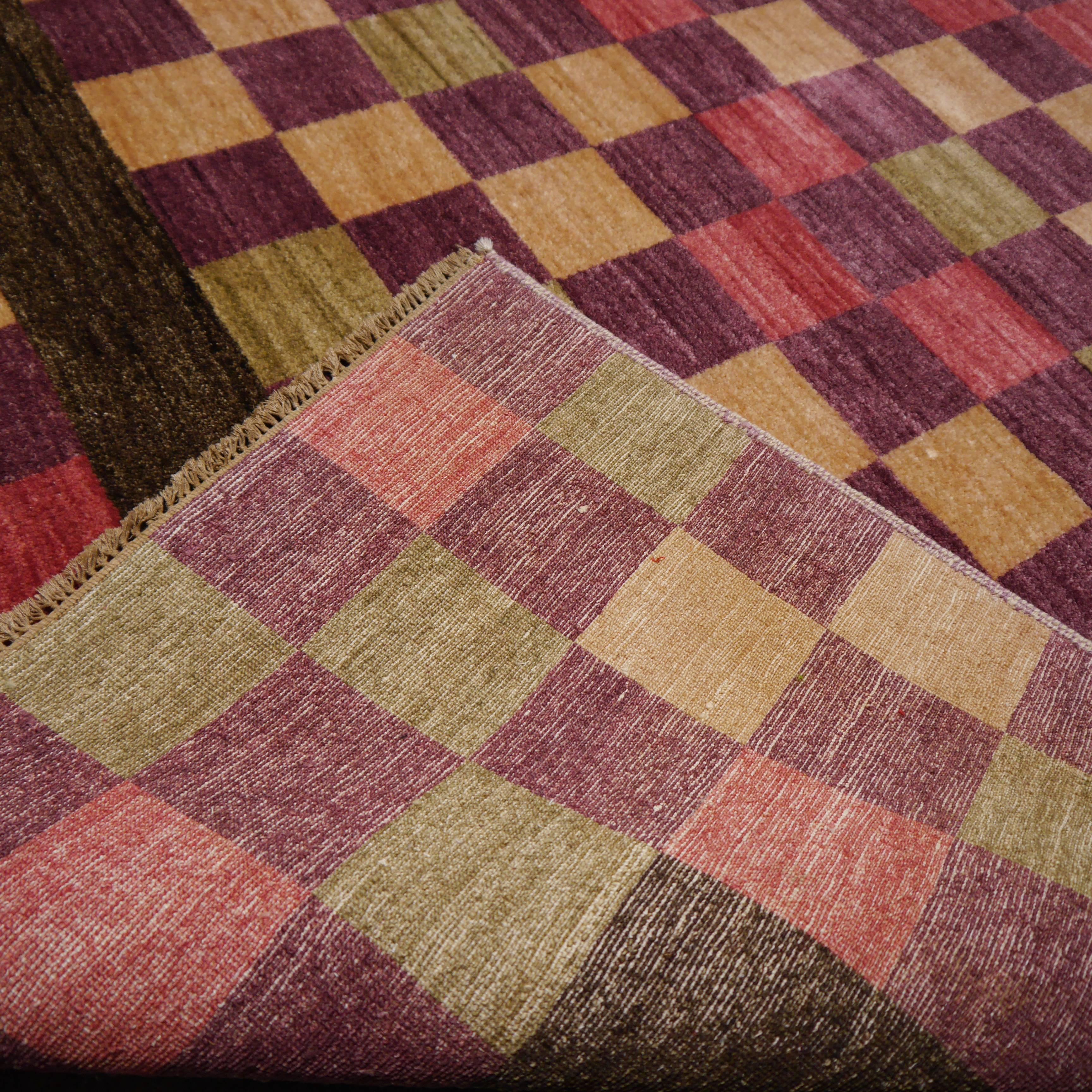 Moderner moderner indischer Agra-Teppich im handgeknüpften Design im Angebot 1