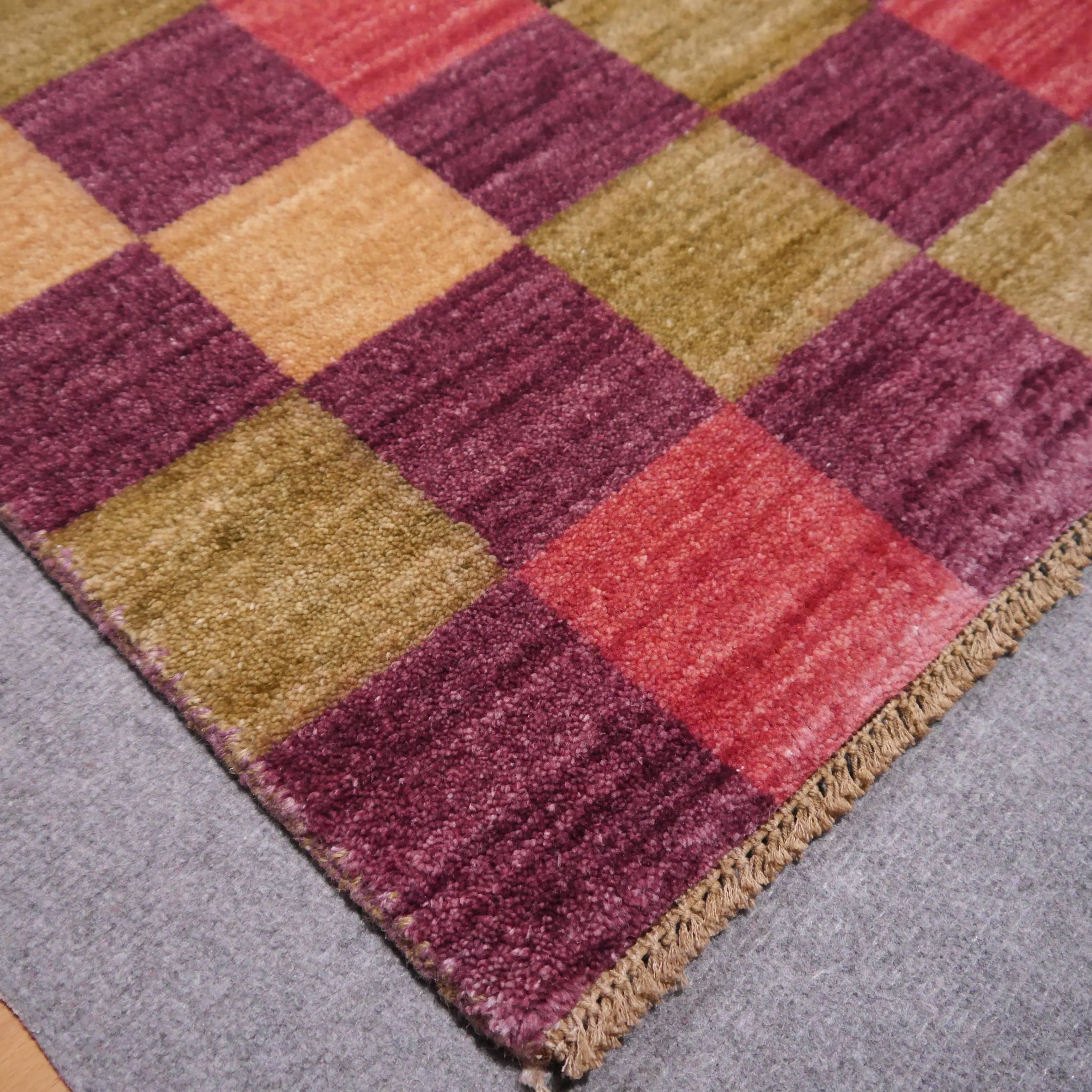 Moderner moderner indischer Agra-Teppich im handgeknüpften Design im Angebot 3