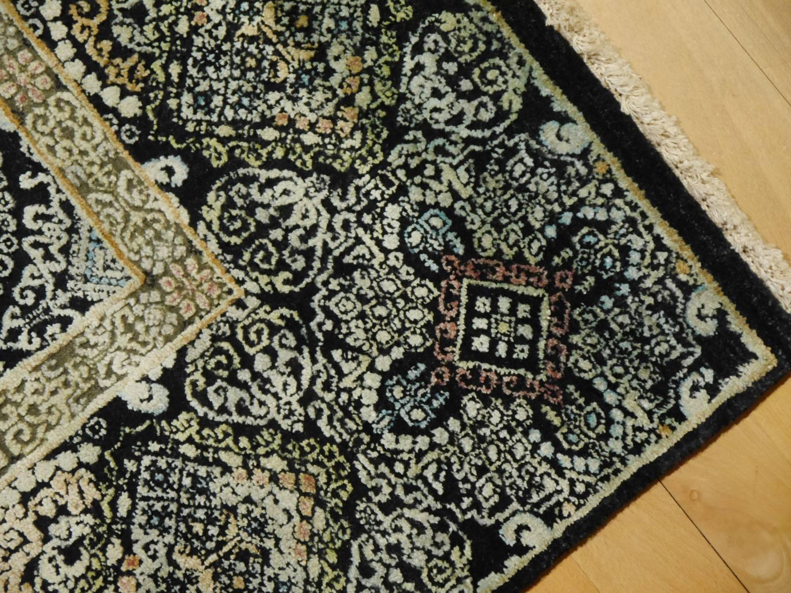 This fine hand knotted contemorary rug comes from the North Indian region of Rajasthan. It was hand knotted using finest raw materials such as the famous Bikaner wool and pure natural mulberry silk. The pile of the rug is combined of 70% silk and