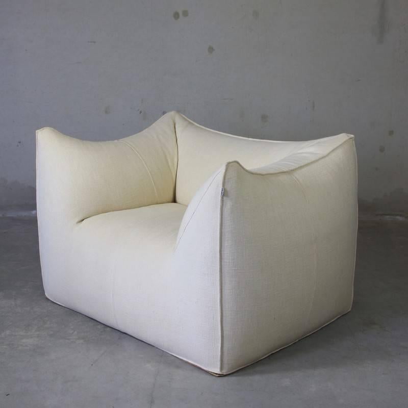 The Bambole lounge chair, designed in 1972 by Mario Bellini for B&B Italia.

Original cream colored material, marked B&B Italia. The upholstery is fitted with zippers and can be changed/ cleaned.
Condition: 

Very good vintage condition,
