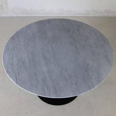 Round Marble Saarinen Table, Knoll International