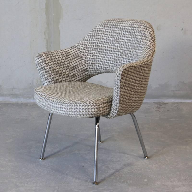 Modern Pair of Saarinen Executive Side Chairs, Knoll International