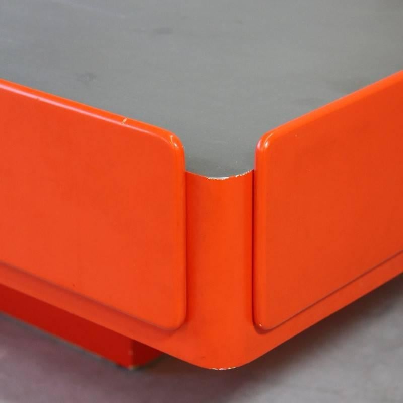 'CAORI' coffee table designed by Vico Magistretti in 1962. Coral coloured lacquered wood and brushed metal top with storage space, two side drawers and two shutters, Gavina, Italy. Very rare in this colour!

Literature: REPERTORIO del Design
