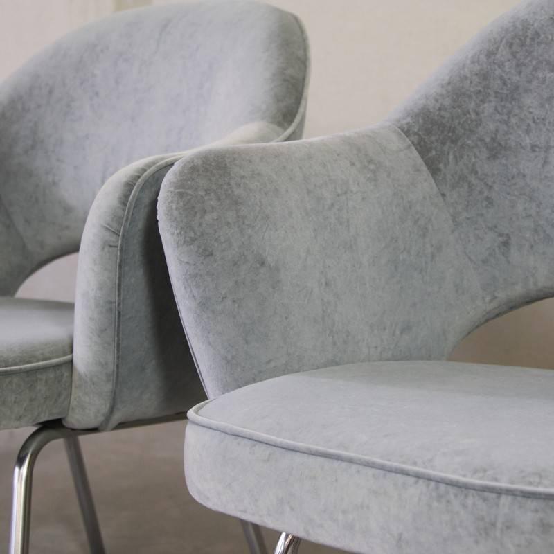 Set of four chairs designed by Eero Saarinen, Knoll International, 1950.

Chairs with chrome tubular base and vintage light blue velvet upoholsterery. These chairs date to the 1970s.

Seat height 43cm.
Condition: 

Vintage condition, some