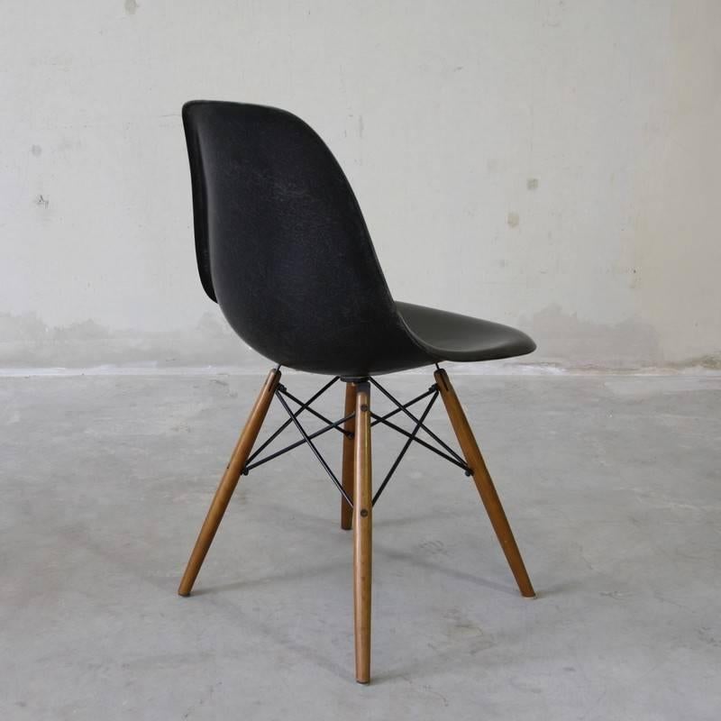 Mid-20th Century Set of Four Eames Vintage Fibreglass Side Chairs