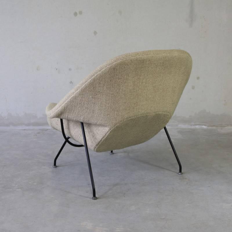Modern Original Eero Saarinen Womb Chair and Foot Stool, Knoll circa 1970