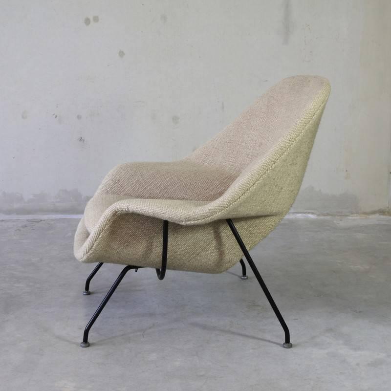 Original Eero Saarinen Womb Chair and Foot Stool, Knoll circa 1970 In Good Condition In Berlin, DE