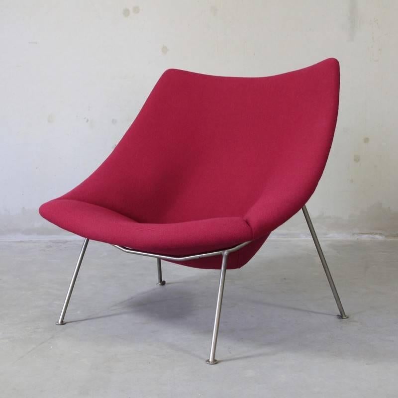 Oyster chair and foot stool designed by Pierre Paulin. Artifort, 1960.

Original vintage chair, reupholstered in Kvadrat material.
Condition: 

Perfect vintage condition, very comfortable, indeed.
  