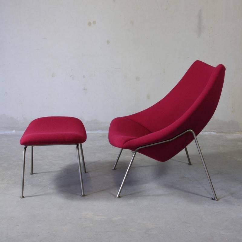 Pierre Paulin, Oyster Chair and Foot Stool 1