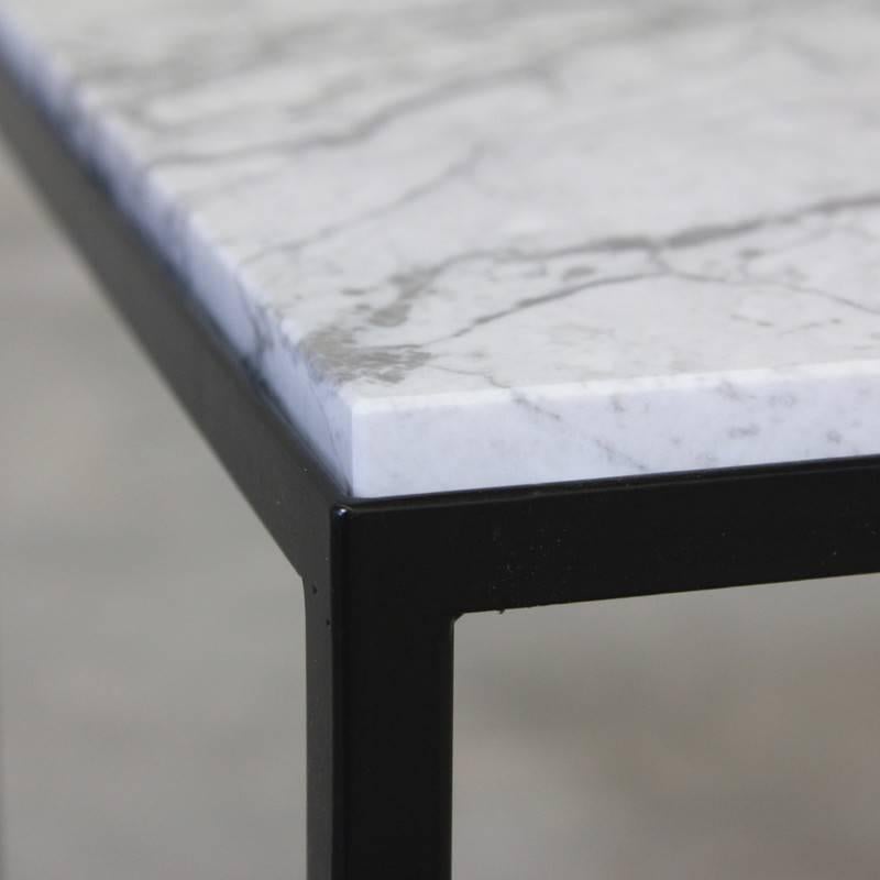 Modern Pair of Contemporary Marble Side Tables For Sale