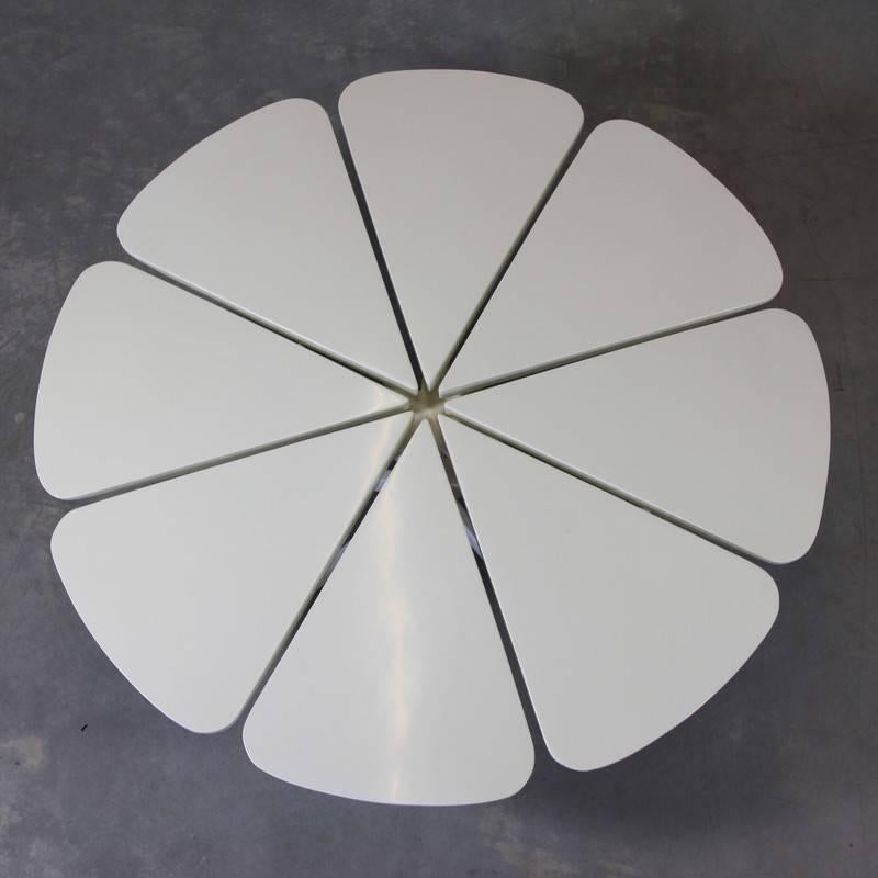 Coffee table, designed by Richard Schultz, Knoll International, U.S.A, 1960s.

Vintage coffee table with eight wooden petal surface, lacquered in white or cream. Metal base.
    