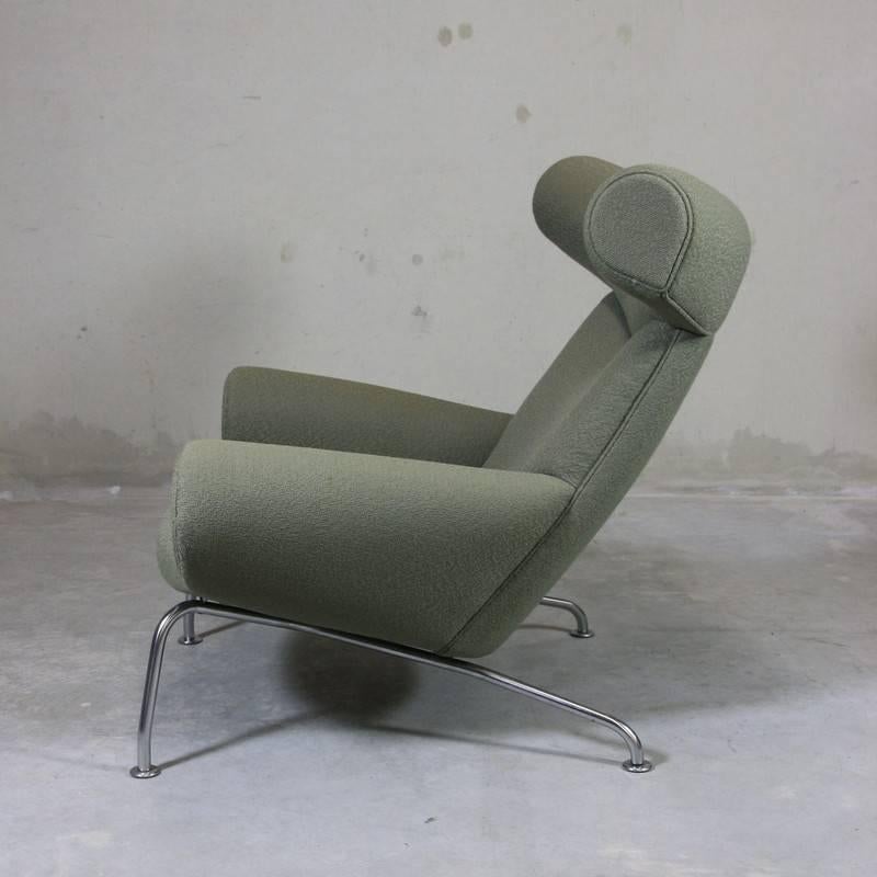 Ox Chair 'EJ-100' and Foot Stool by Hans J. Wegner In Excellent Condition In Berlin, DE