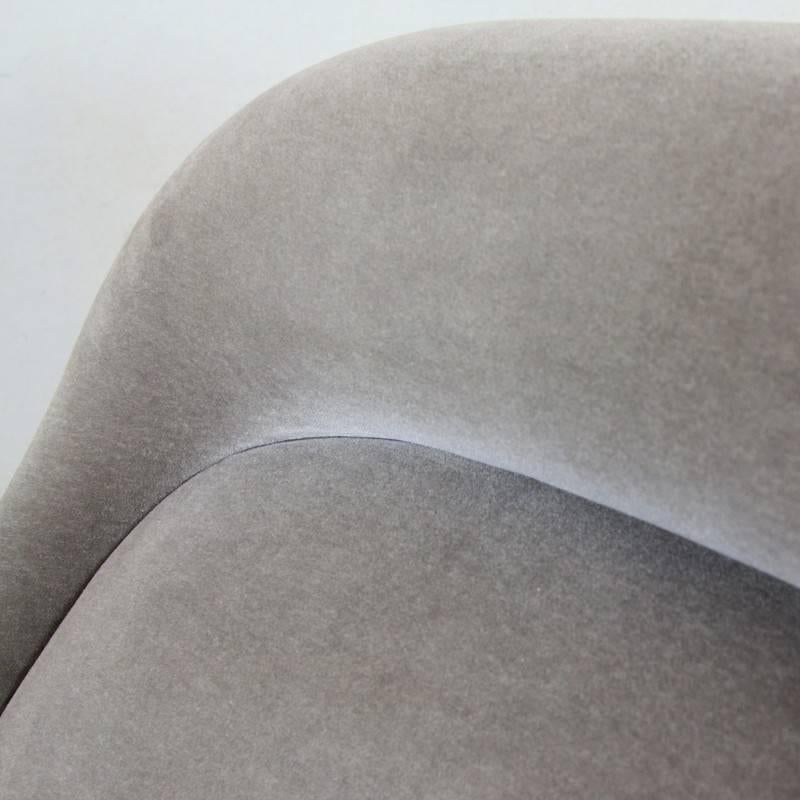Contemporary Warren Platter Lounge Chair Velvet, Knoll International For Sale