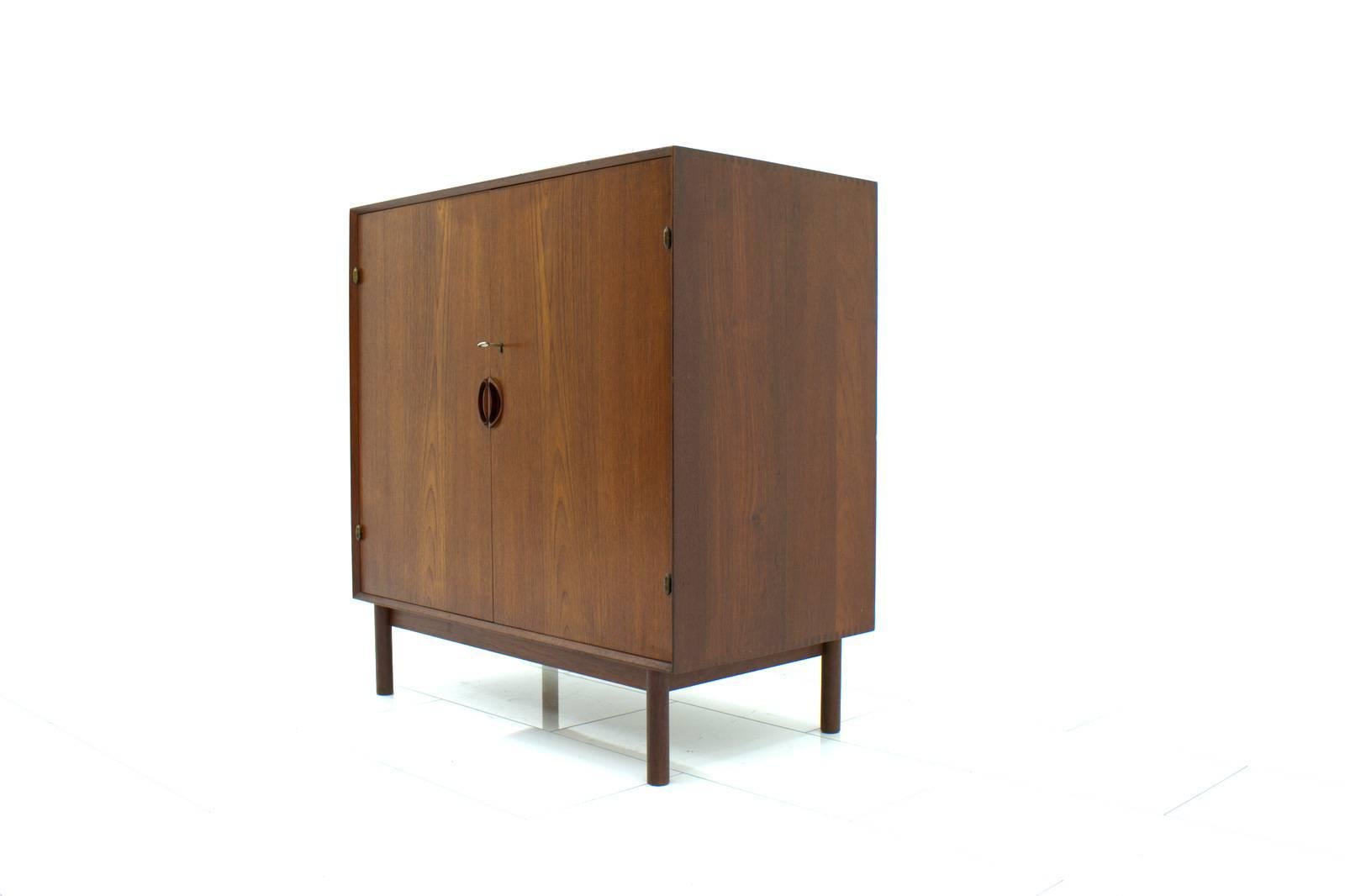 Scandinavian Modern Danish Teakwood Cabinet by Peter Hvidt and Orla Mølgaard-Nielsen, 1960s For Sale