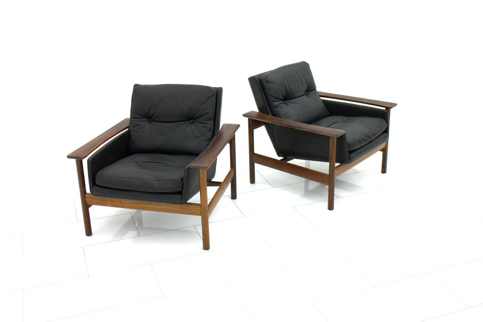 Pair of rosewood and leather lounge chairs by Sven Ivar Dysthe for Dokka, Norway, 1960s.

Very good condition.

Worldwide shipping.