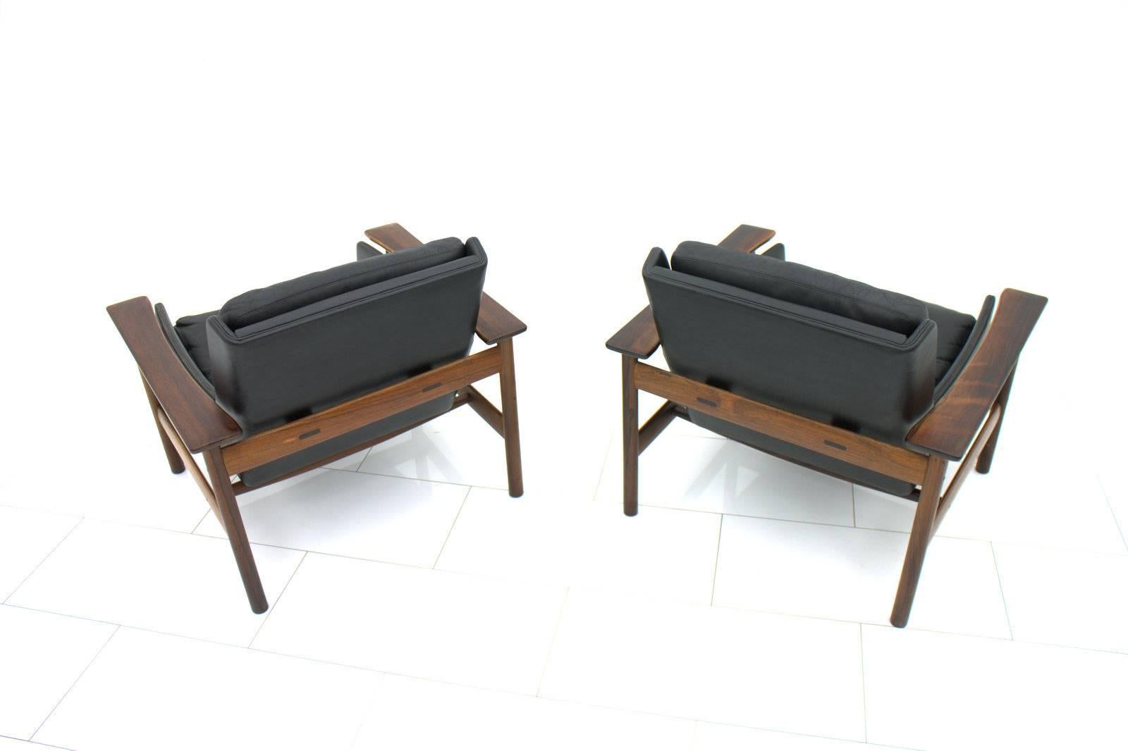 Norwegian Pair of Rosewood and Leather Lounge Chairs by Sven Ivar Dysthe for Dokka